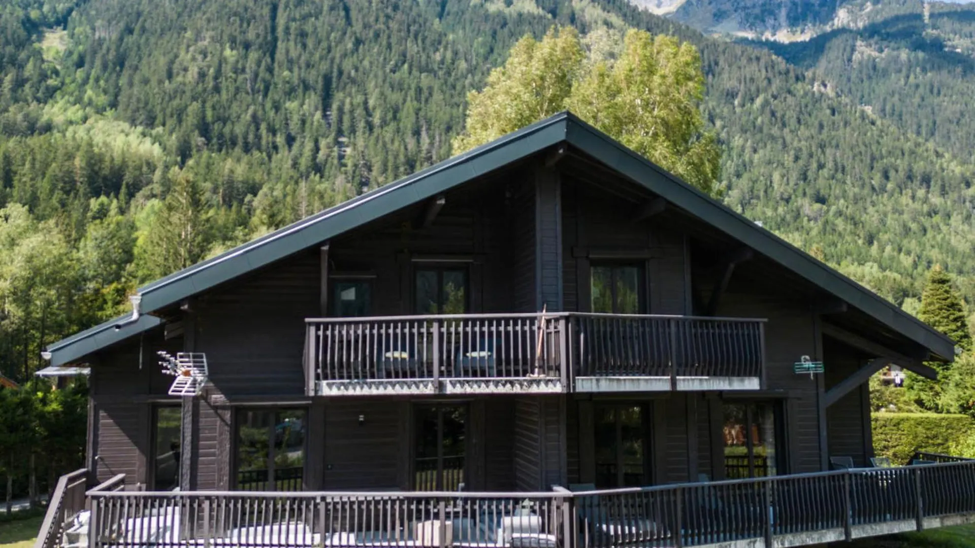 Demi-Chalet Cosy A Chamonix Avec Jardin, Parking Et Wi-Fi - Fr-1-343-227 0*,