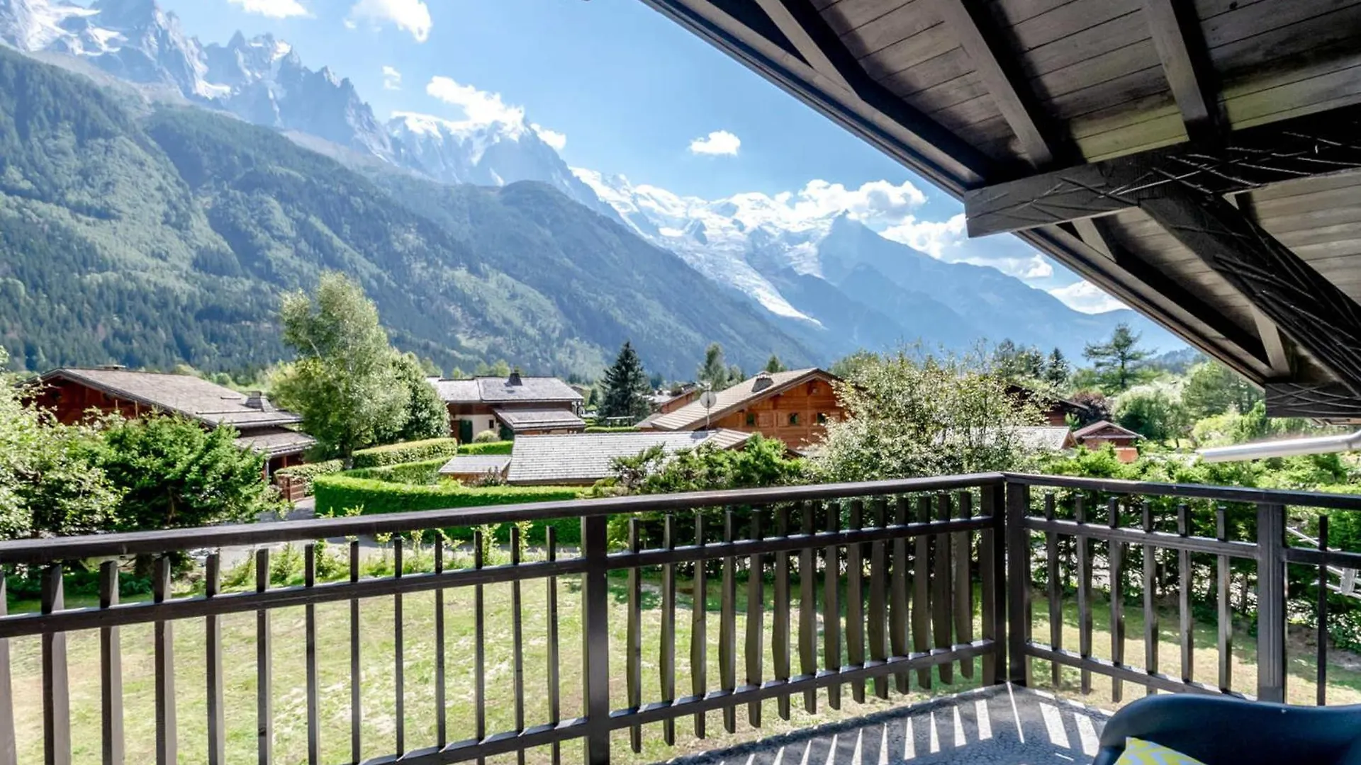 Apartment Demi-Chalet Cosy A Chamonix Avec Jardin, Parking Et Wi-Fi - Fr-1-343-227